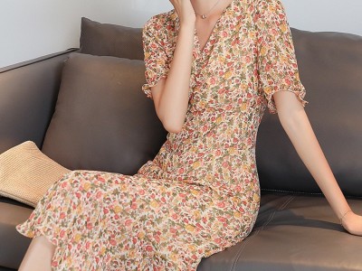 艾薇儿22夏品牌折扣女装批发 品牌女装库存尾货批发图3