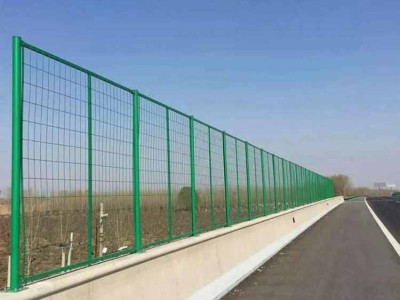 东莞市政护栏网定制 公路中间菱形网隔离栅 绿化带框架护栏图3