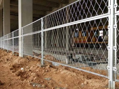 东莞市政护栏网定制 公路中间菱形网隔离栅 绿化带框架护栏图5