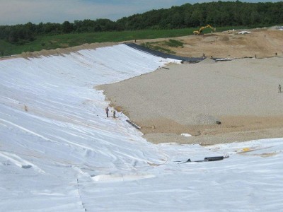 甘肃垃圾填埋场覆盖防渗猪场沼气池氧化塘项目施工用土工膜图2