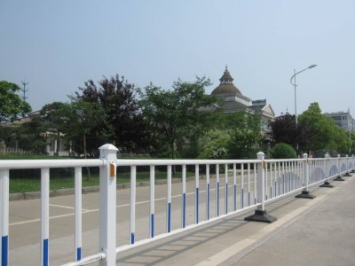长安市政道路交通栏杆防撞锌钢中央隔离护栏图4